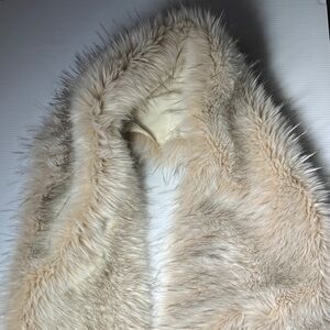 Luxurious Cream Faux Fur Stole